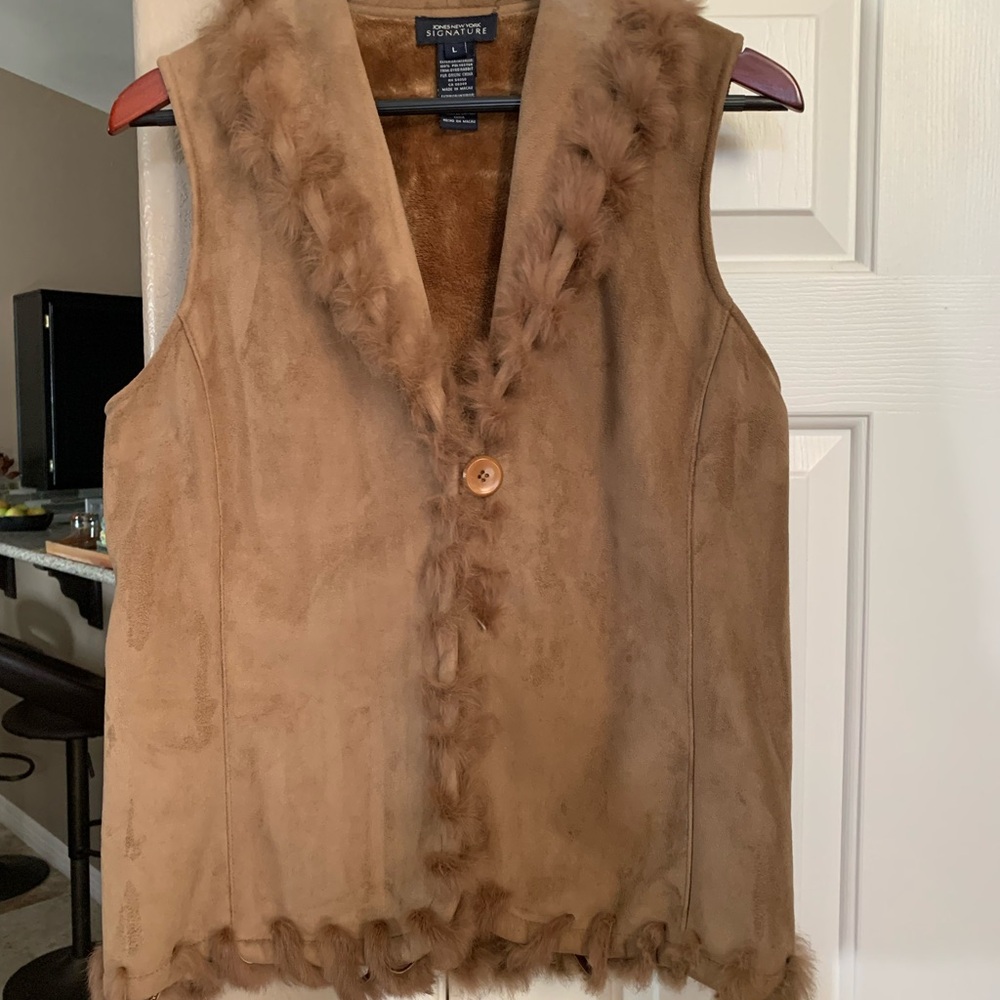 Jones New York Signature vest with rabbit fur trim brownish tan color size large